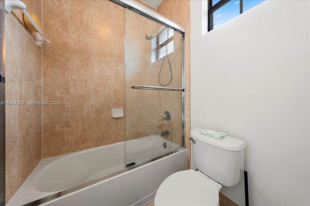 For Sale: $1,135,000 (5 beds, 4 baths, 3010 Square Feet)