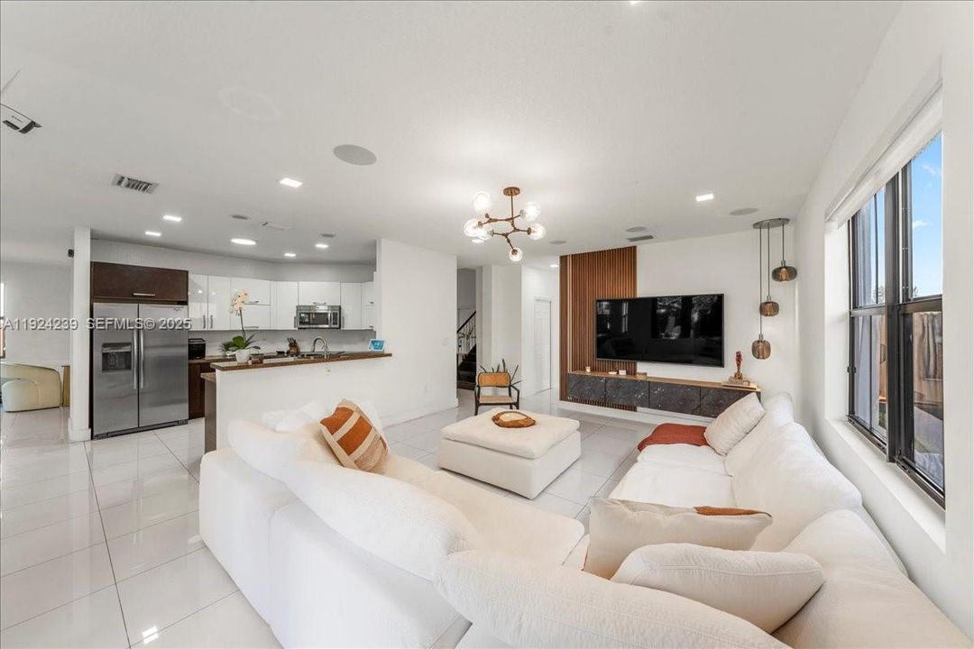 For Sale: $1,135,000 (5 beds, 4 baths, 3010 Square Feet)