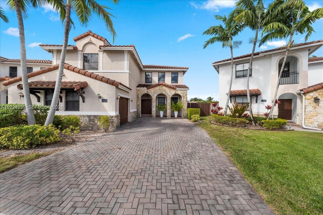 For Sale: $1,135,000 (5 beds, 4 baths, 3010 Square Feet)