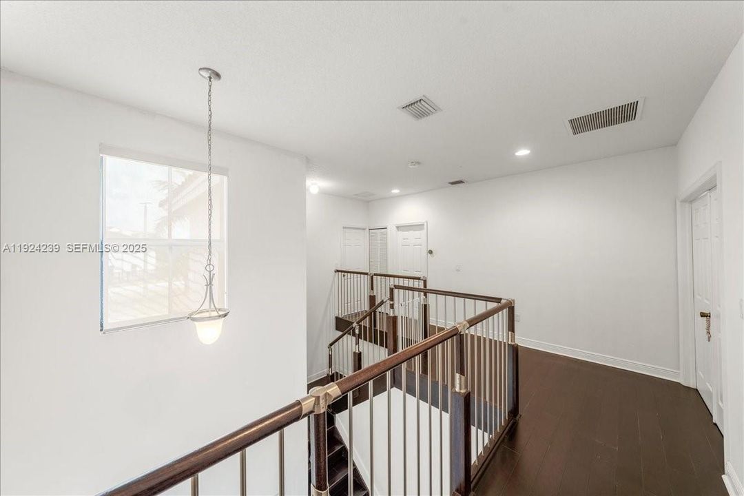 For Sale: $1,135,000 (5 beds, 4 baths, 3010 Square Feet)