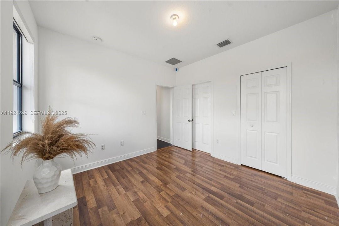 For Sale: $1,135,000 (5 beds, 4 baths, 3010 Square Feet)