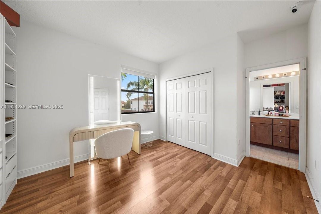 For Sale: $1,135,000 (5 beds, 4 baths, 3010 Square Feet)