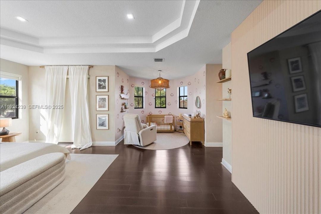 For Sale: $1,135,000 (5 beds, 4 baths, 3010 Square Feet)