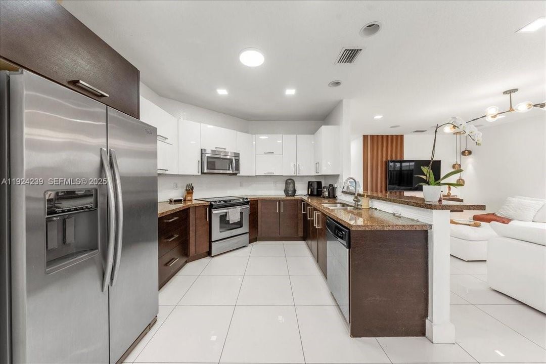 For Sale: $1,135,000 (5 beds, 4 baths, 3010 Square Feet)