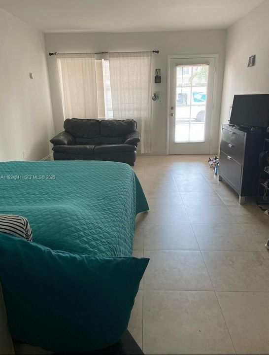 В аренду: $1,550 (0 спален, 1 ванн, 400 Квадратных фут)