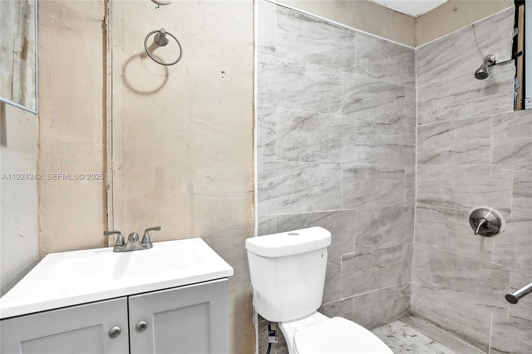 На продажу: $570,000 (4 спален, 2 ванн, 1847 Квадратных фут)