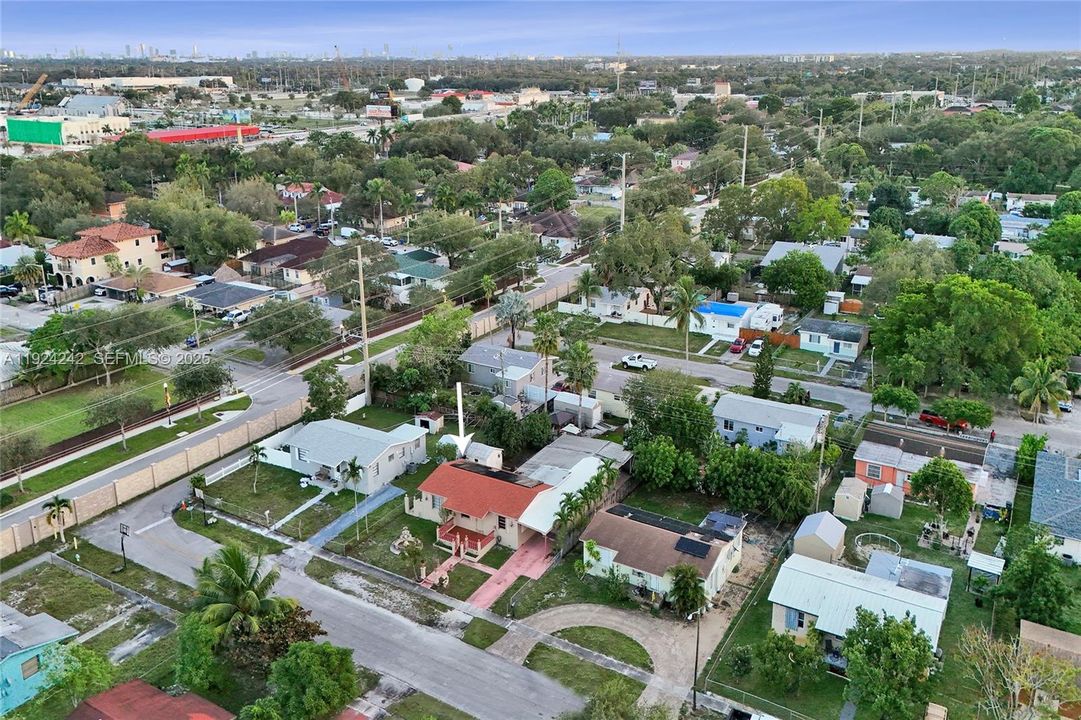 На продажу: $570,000 (4 спален, 2 ванн, 1847 Квадратных фут)