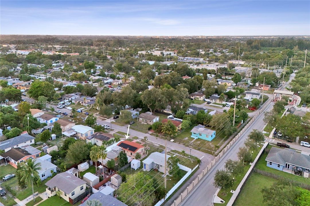 На продажу: $570,000 (4 спален, 2 ванн, 1847 Квадратных фут)