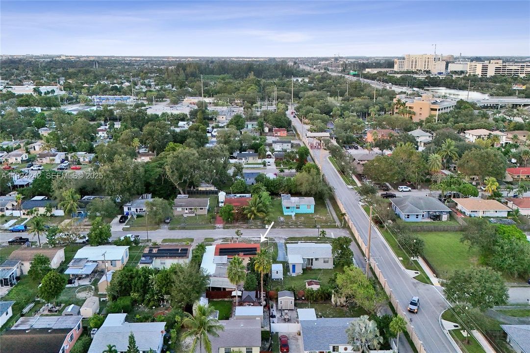 На продажу: $570,000 (4 спален, 2 ванн, 1847 Квадратных фут)