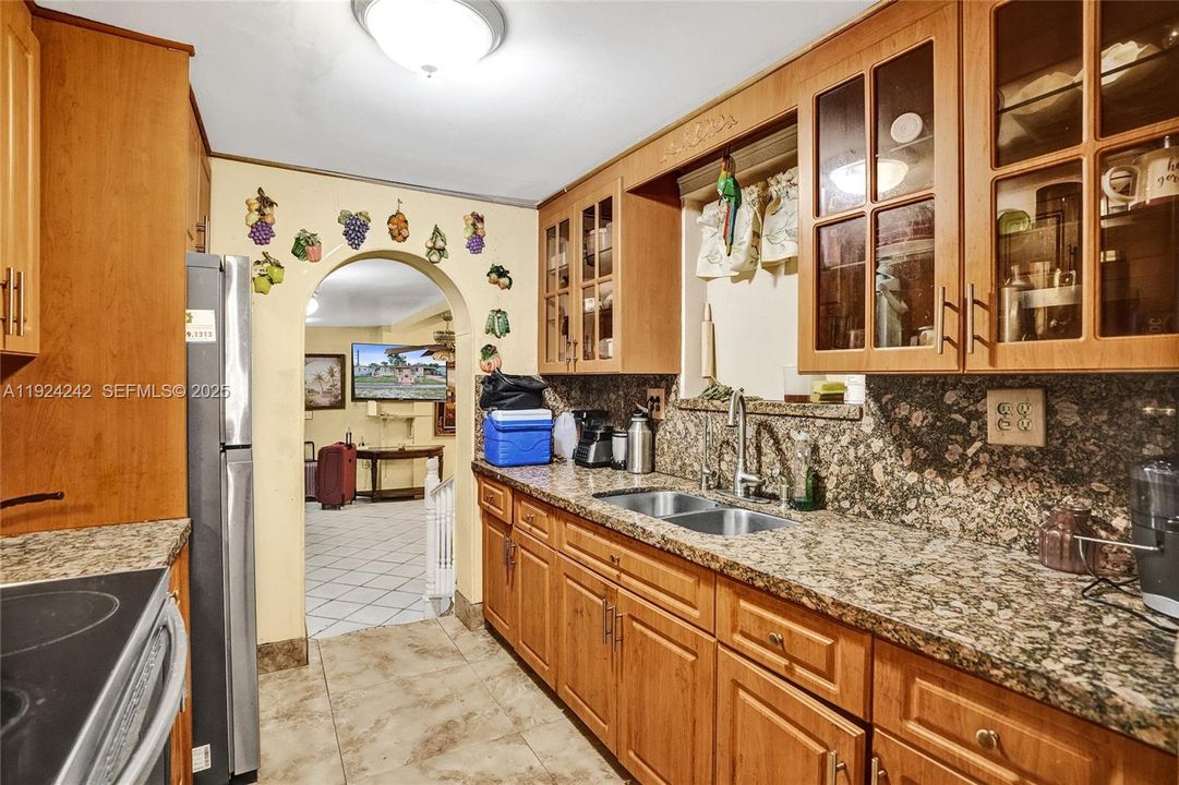 На продажу: $570,000 (4 спален, 2 ванн, 1847 Квадратных фут)