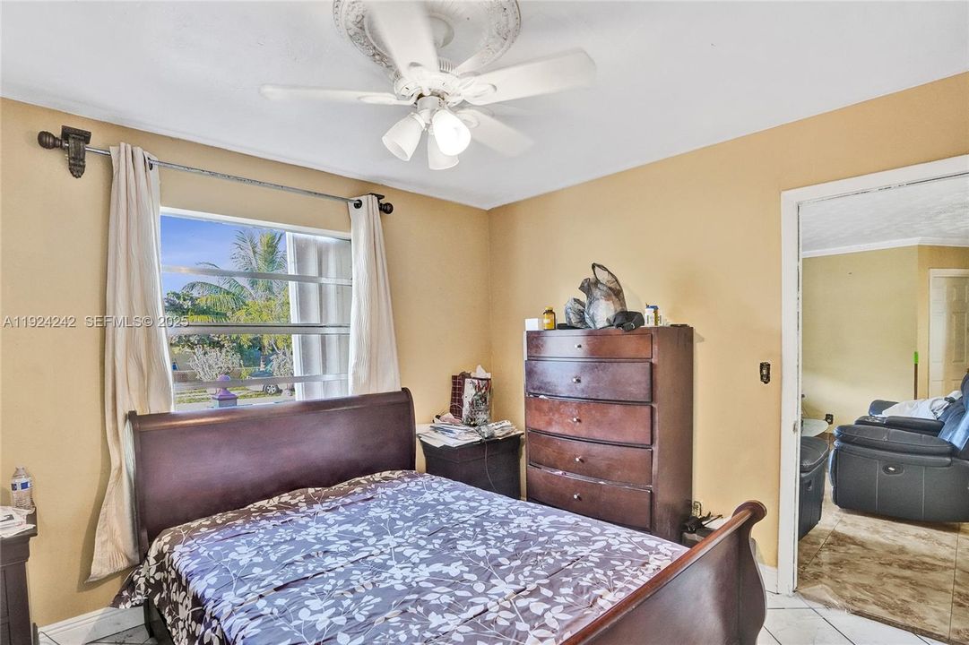 На продажу: $570,000 (4 спален, 2 ванн, 1847 Квадратных фут)