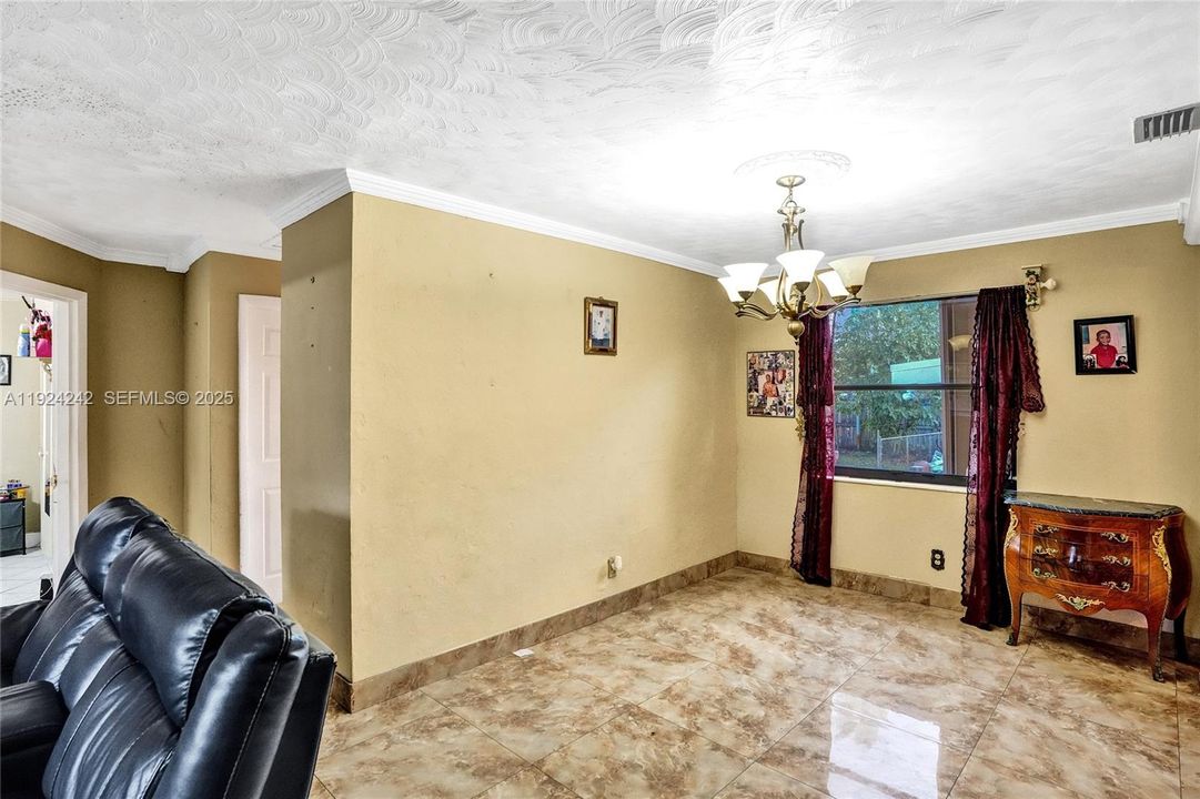 На продажу: $570,000 (4 спален, 2 ванн, 1847 Квадратных фут)