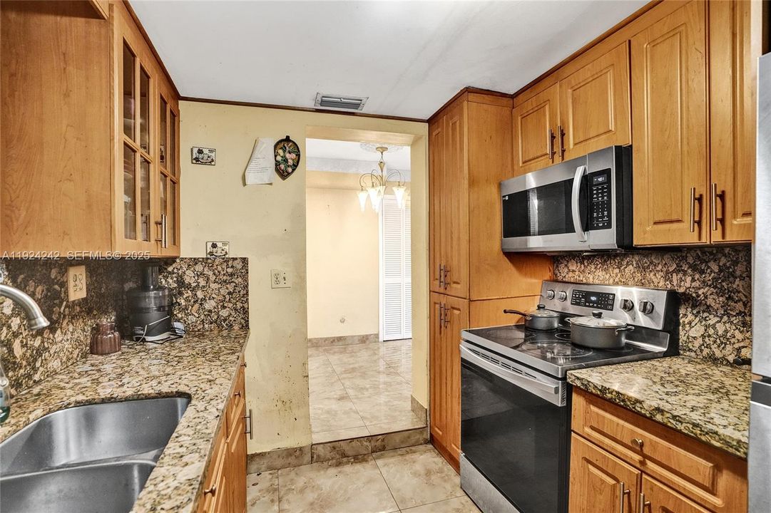 На продажу: $570,000 (4 спален, 2 ванн, 1847 Квадратных фут)