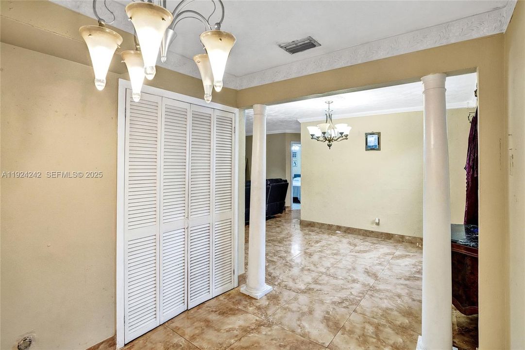 На продажу: $570,000 (4 спален, 2 ванн, 1847 Квадратных фут)