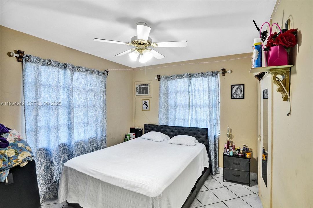 На продажу: $570,000 (4 спален, 2 ванн, 1847 Квадратных фут)