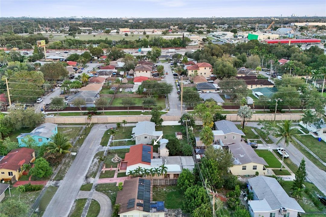 На продажу: $570,000 (4 спален, 2 ванн, 1847 Квадратных фут)