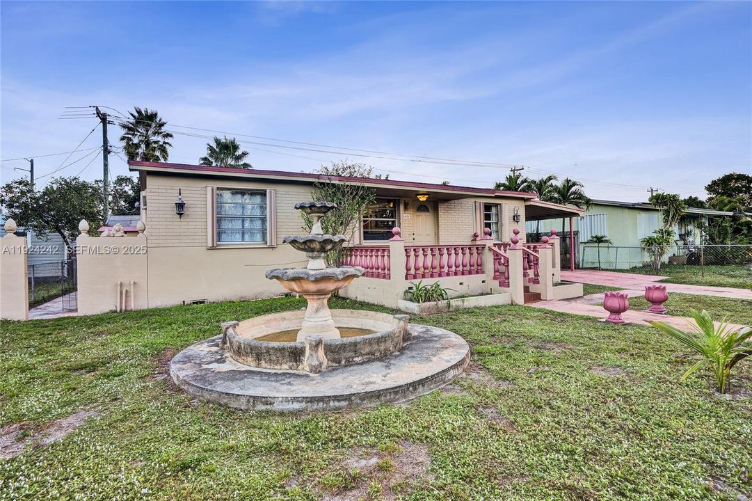 На продажу: $570,000 (4 спален, 2 ванн, 1847 Квадратных фут)