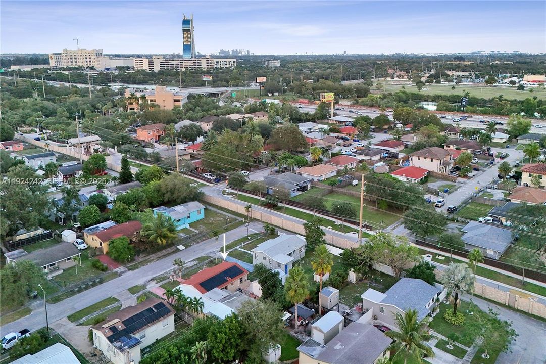 На продажу: $570,000 (4 спален, 2 ванн, 1847 Квадратных фут)