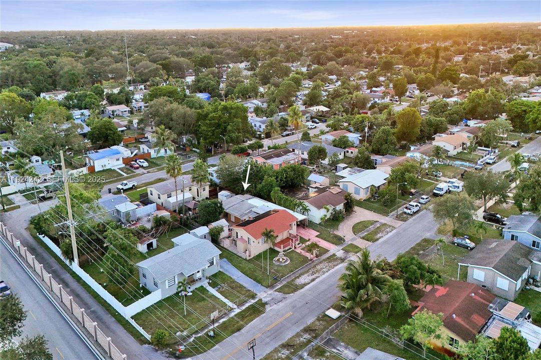 На продажу: $570,000 (4 спален, 2 ванн, 1847 Квадратных фут)