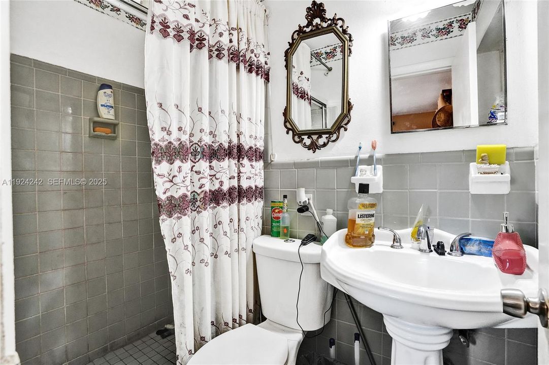 На продажу: $570,000 (4 спален, 2 ванн, 1847 Квадратных фут)