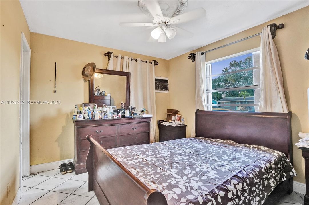 На продажу: $570,000 (4 спален, 2 ванн, 1847 Квадратных фут)