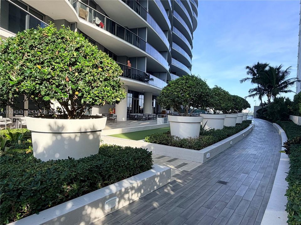 В аренду: $7,100 (3 спален, 3 ванн, 1592 Квадратных фут)