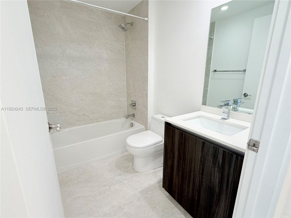 В аренду: $7,100 (3 спален, 3 ванн, 1592 Квадратных фут)