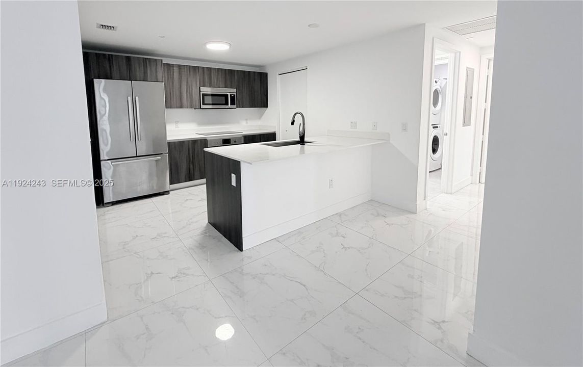 В аренду: $7,100 (3 спален, 3 ванн, 1592 Квадратных фут)