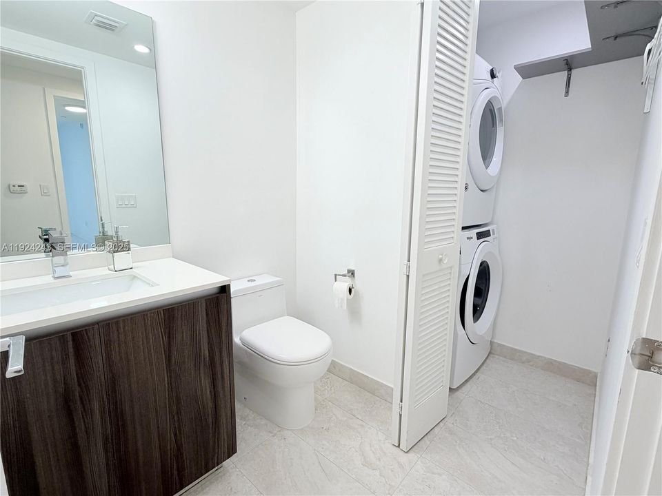 В аренду: $7,100 (3 спален, 3 ванн, 1592 Квадратных фут)