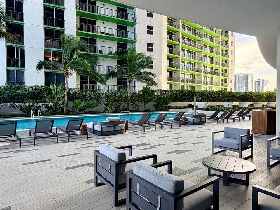 В аренду: $7,100 (3 спален, 3 ванн, 1592 Квадратных фут)