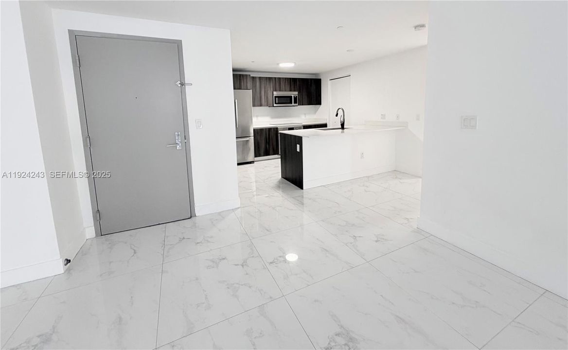 В аренду: $7,100 (3 спален, 3 ванн, 1592 Квадратных фут)