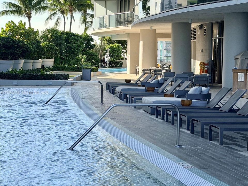 В аренду: $7,100 (3 спален, 3 ванн, 1592 Квадратных фут)