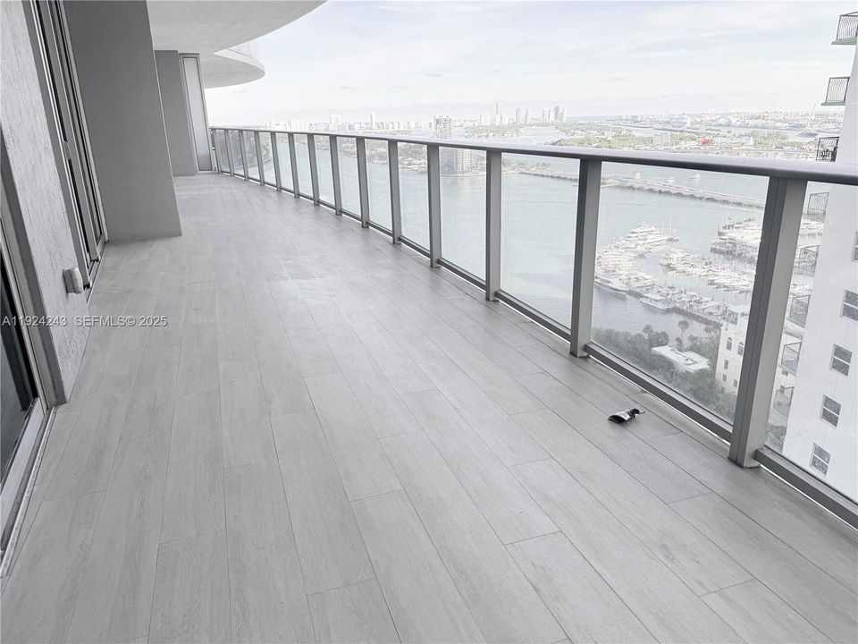 В аренду: $7,100 (3 спален, 3 ванн, 1592 Квадратных фут)