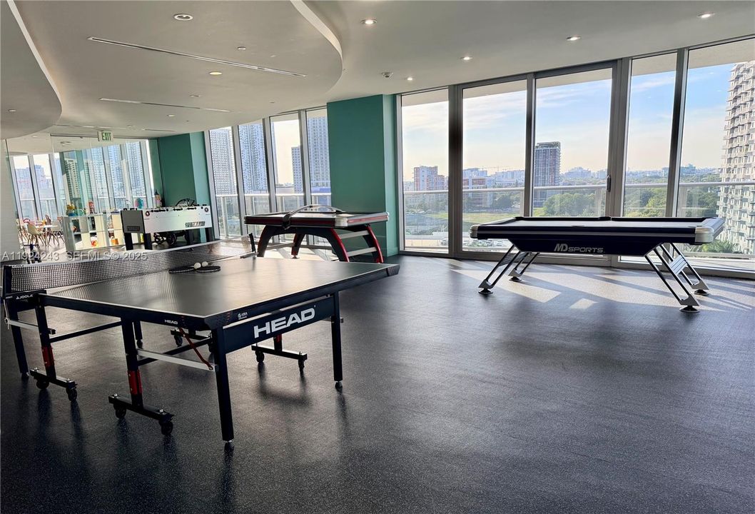 В аренду: $7,100 (3 спален, 3 ванн, 1592 Квадратных фут)