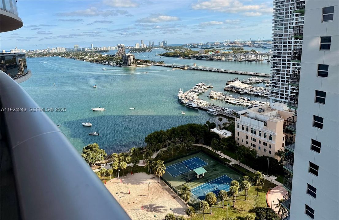 В аренду: $7,100 (3 спален, 3 ванн, 1592 Квадратных фут)