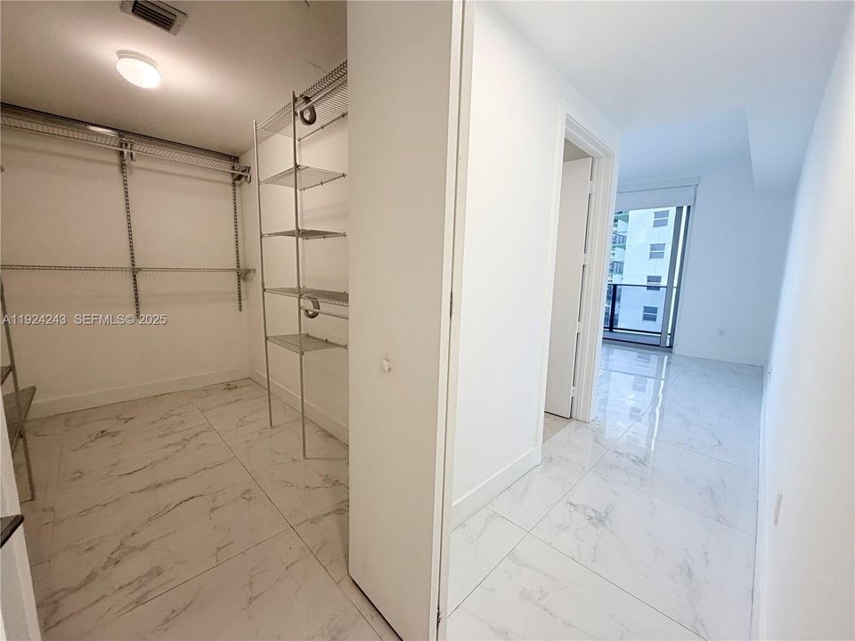 В аренду: $7,100 (3 спален, 3 ванн, 1592 Квадратных фут)