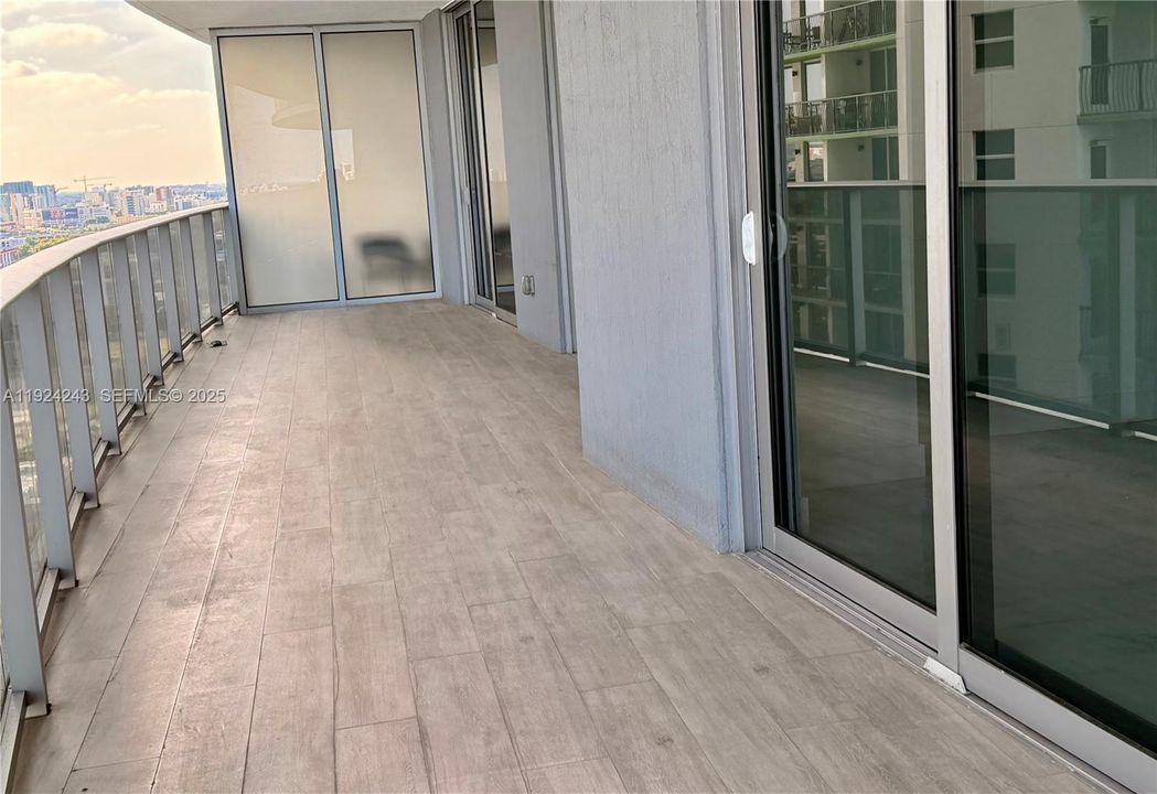 В аренду: $7,100 (3 спален, 3 ванн, 1592 Квадратных фут)