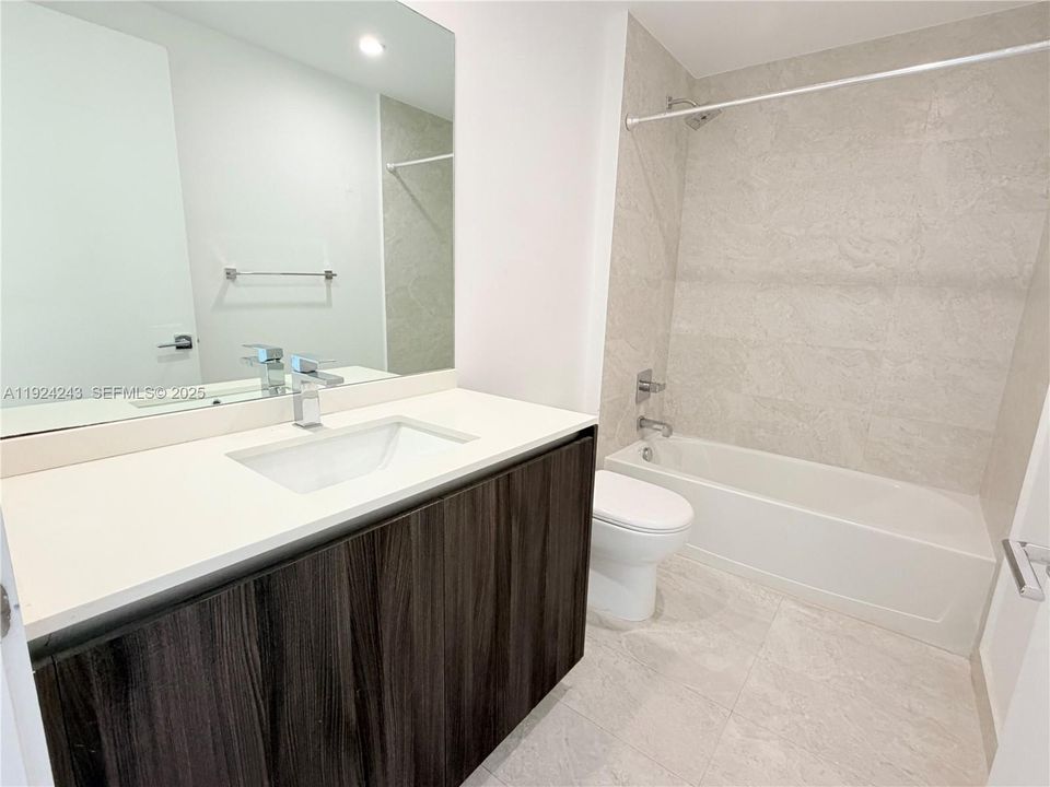 В аренду: $7,100 (3 спален, 3 ванн, 1592 Квадратных фут)