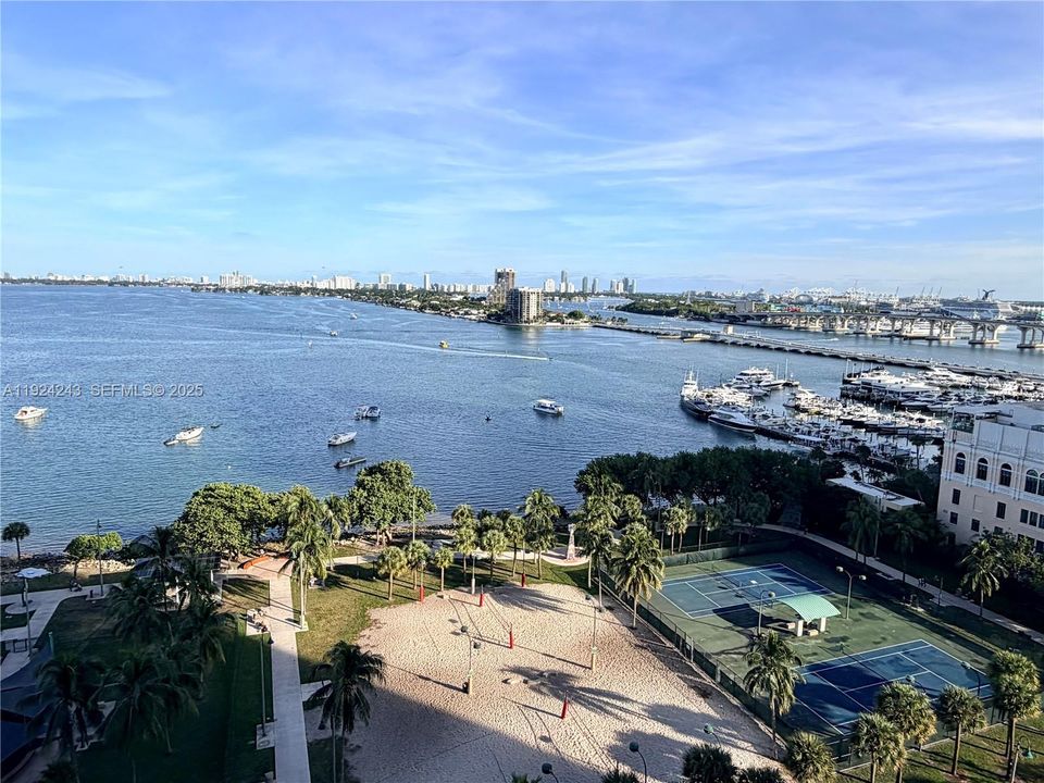 В аренду: $7,100 (3 спален, 3 ванн, 1592 Квадратных фут)