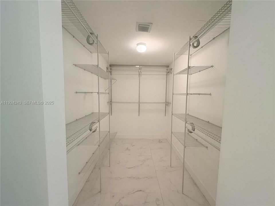 В аренду: $7,100 (3 спален, 3 ванн, 1592 Квадратных фут)