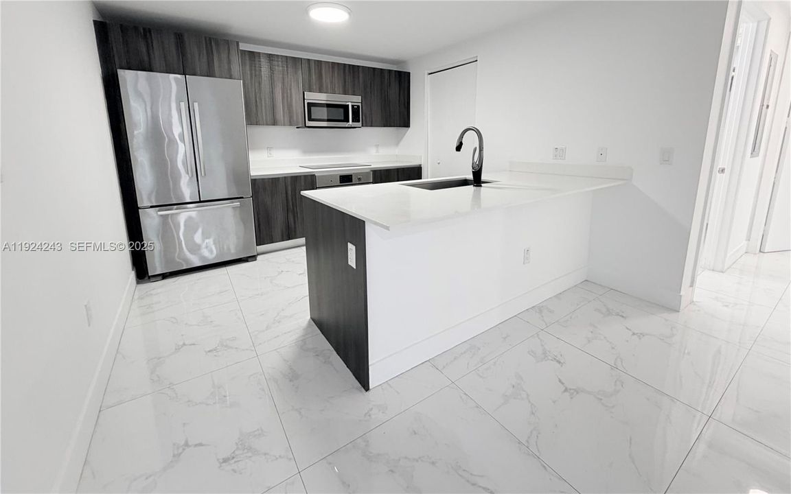 В аренду: $7,100 (3 спален, 3 ванн, 1592 Квадратных фут)