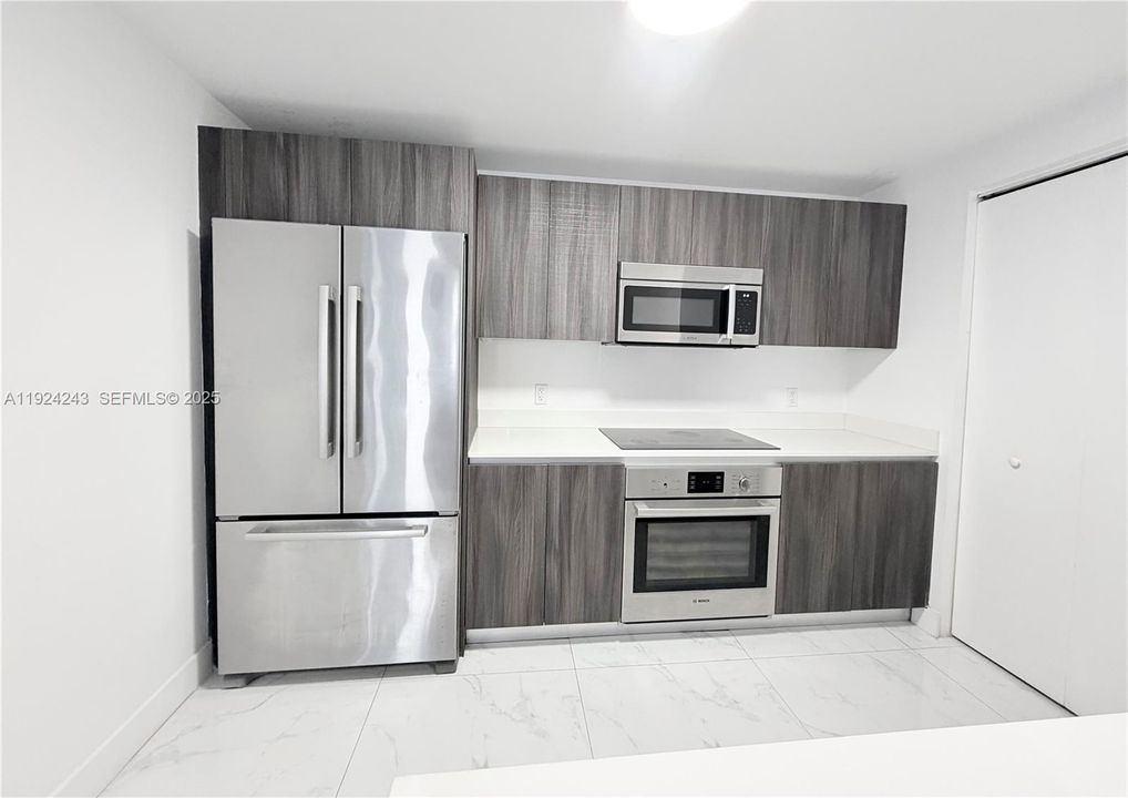 В аренду: $7,100 (3 спален, 3 ванн, 1592 Квадратных фут)