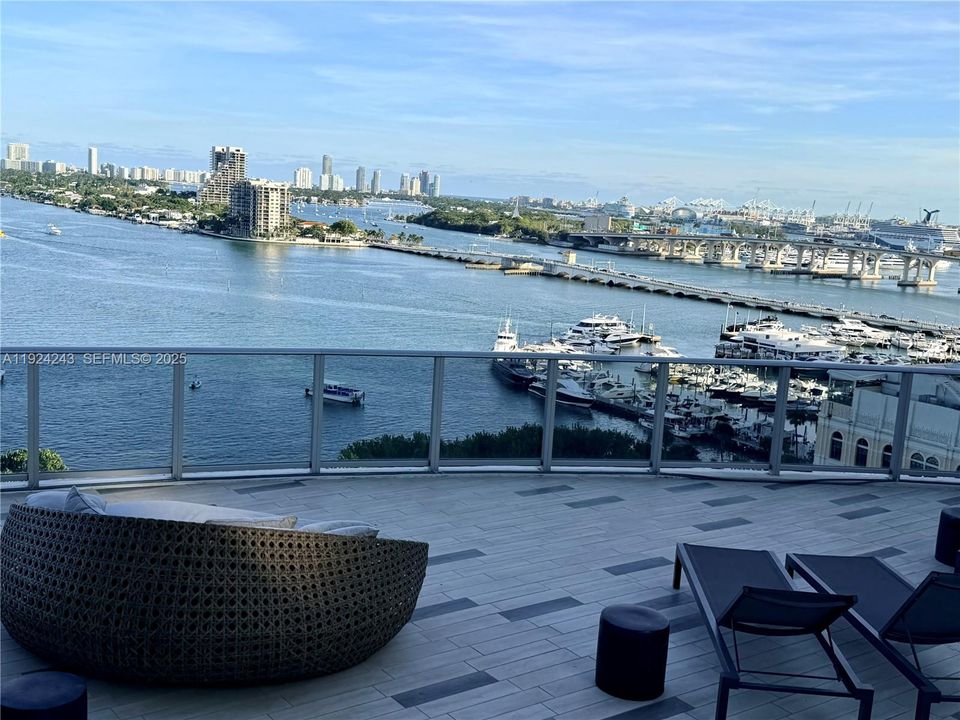 В аренду: $7,100 (3 спален, 3 ванн, 1592 Квадратных фут)