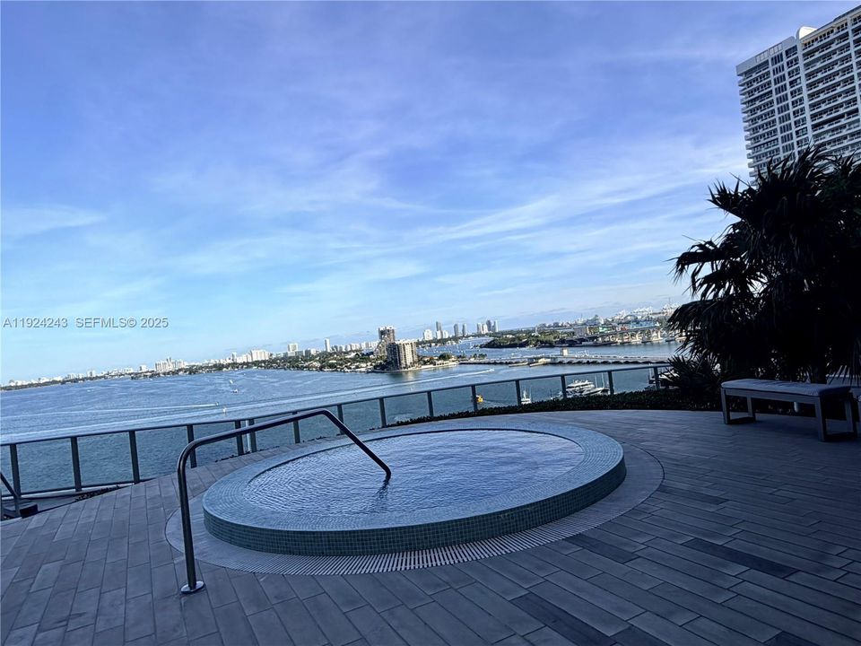 В аренду: $7,100 (3 спален, 3 ванн, 1592 Квадратных фут)