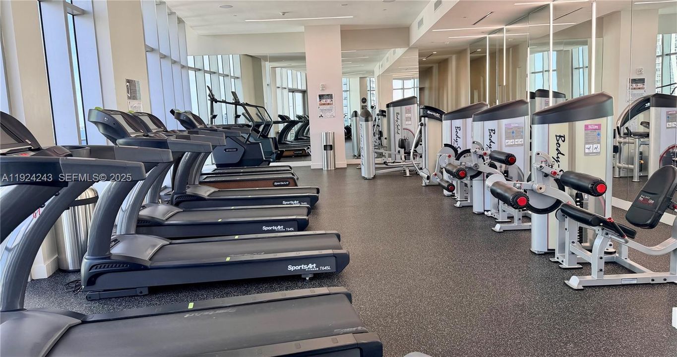 В аренду: $7,100 (3 спален, 3 ванн, 1592 Квадратных фут)