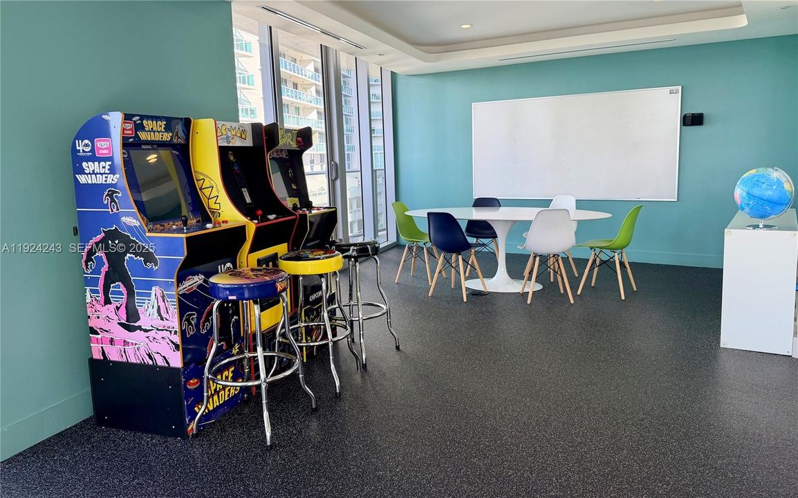 В аренду: $7,100 (3 спален, 3 ванн, 1592 Квадратных фут)