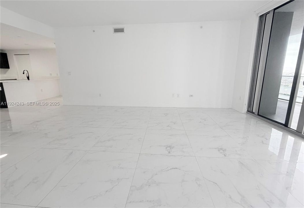 В аренду: $7,100 (3 спален, 3 ванн, 1592 Квадратных фут)