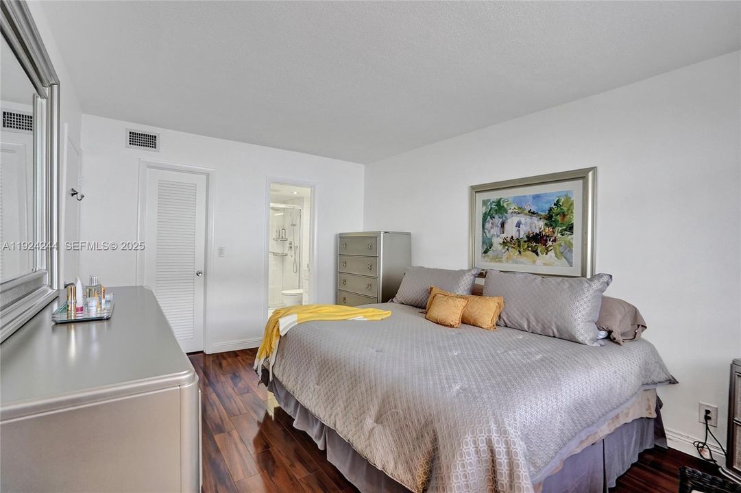 En Venta: $250,000 (2 camas, 2 baños, 1000 Pies cuadrados)