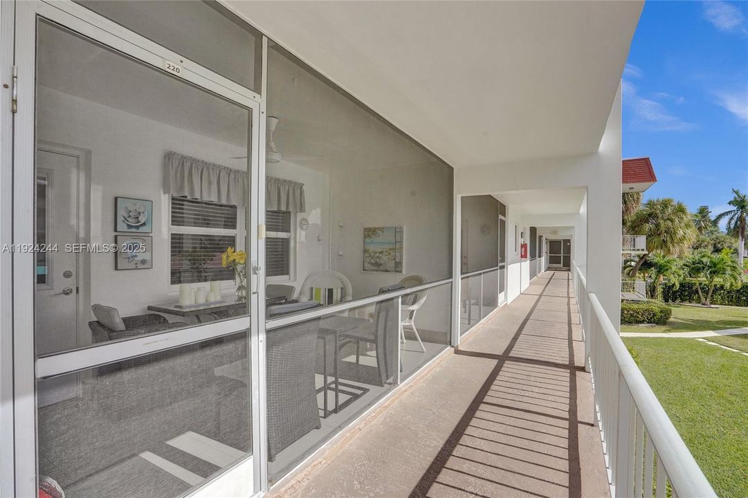 En Venta: $250,000 (2 camas, 2 baños, 1000 Pies cuadrados)