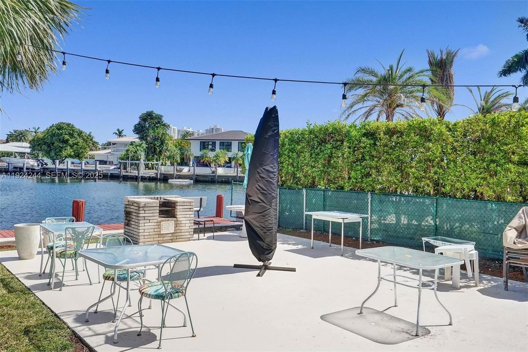 En Venta: $250,000 (2 camas, 2 baños, 1000 Pies cuadrados)